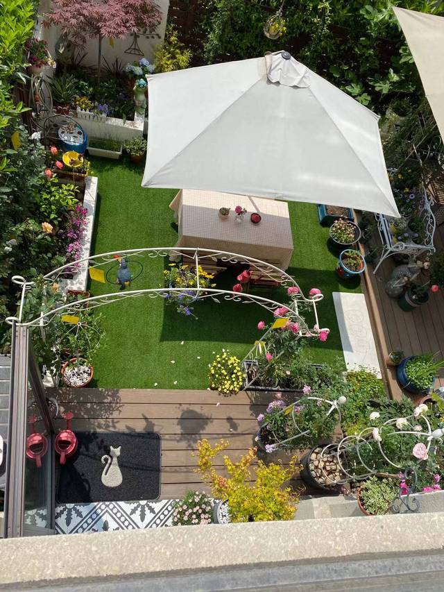 Cặp vợ chồng chi gần 200 triệu đồng cải tạo sân vườn rộng 40m², nhìn vào thành quả mới thấy hoàn toàn đáng giá - Ảnh 3.