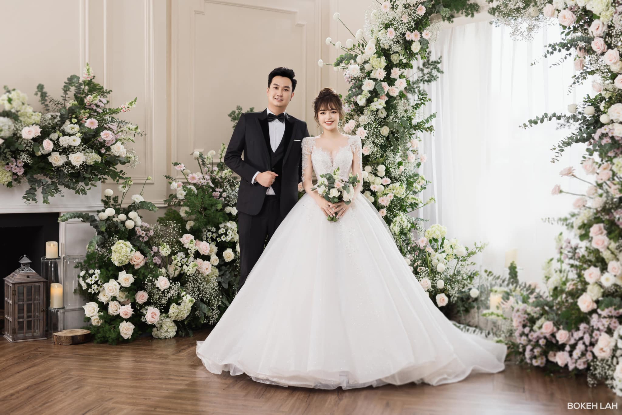 Male star Vbiz released a dreamy set of wedding photos before G: Groom's dazzling style, 2K1 girlfriend's beauty caused a fever - Photo 2.