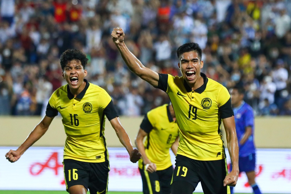 The Thai coach said bitterly about the red card;  U23 Malaysia praises Vietnamese fans all the way - Photo 2.