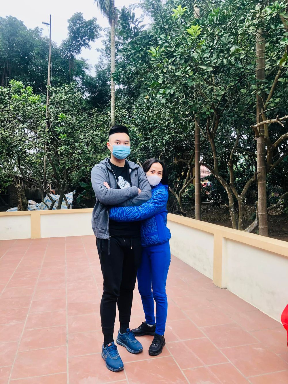 BTV Hoa Thanh Tung: Becoming a boss at VTV, his wife is getting younger and prettier, and his son is nearly 1m90 tall - Photo 11. BTV Hoa Thanh Tung: Becoming a boss at VTV, his wife is getting younger and prettier, and his son is nearly 1m90 tall - Photo 11.