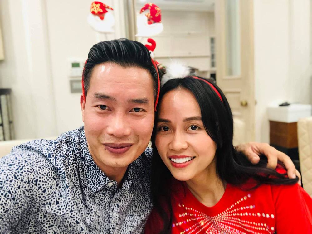 BTV Hoa Thanh Tung: Becoming a boss at VTV, his wife is getting younger and prettier, and his son is nearly 1m90 tall - Photo 4.