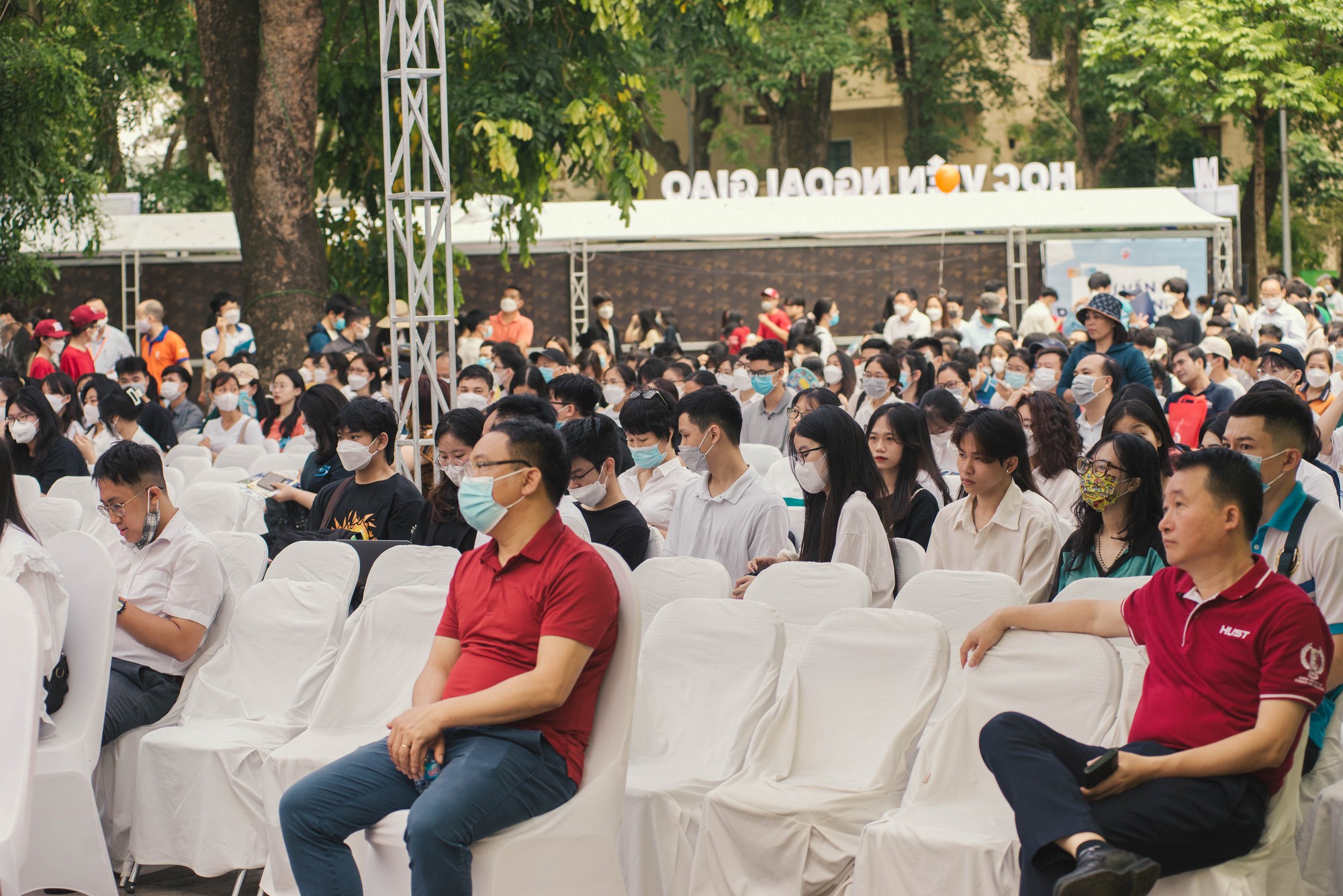 10.000 sĩ tử tham gia ngày hội tư vấn tuyển sinh HOT nhất hôm nay: Học ngành nào để ra trường có việc làm ngay? - Ảnh 2.