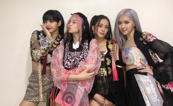 NMIXX cover hit boygroup siêu khó được khen ngợi hết lời, outfit khiến netizen liên tưởng đến BLACKPINK? - Ảnh 7.