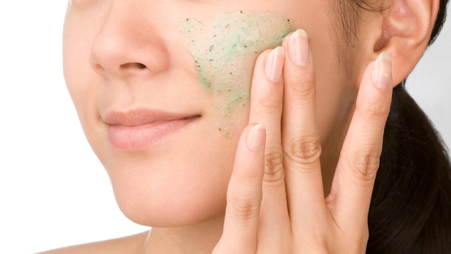 3 sản phẩm g&acirc;y b&agrave;o m&ograve;n da, đẩy nhanh tốc độ l&atilde;o h&oacute;a m&agrave; n&agrave;ng 30+ phải tr&aacute;nh - Ảnh 2.