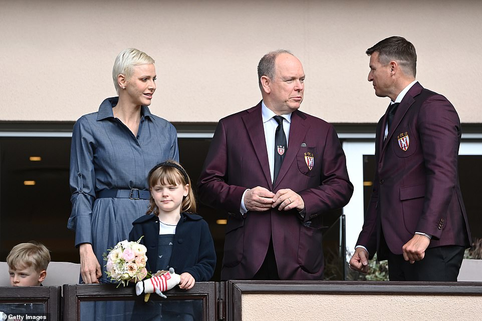 Princess Monaco re-appears with her husband and children after a long time disappearing, the new image makes the public startle and pity - Photo 3.