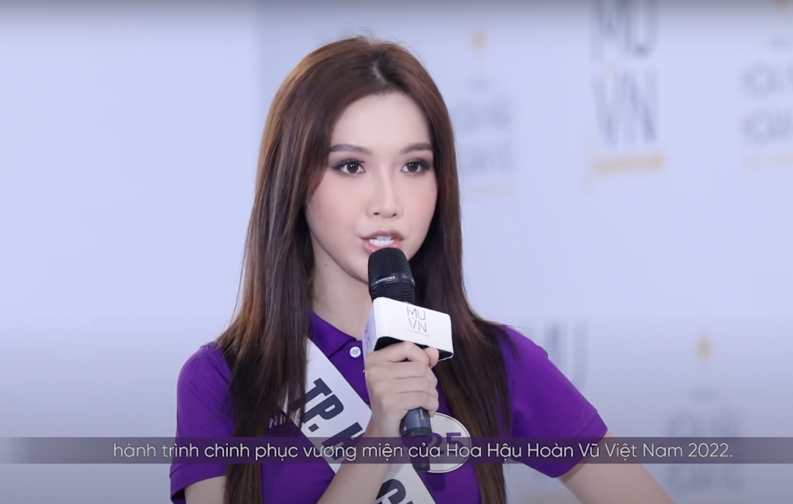 Clip: Đỗ Nhật Hà bắn tiếng Anh như nuốt mic nhưng bị nhận xét là lan man, không đúng trọng tâm - Ảnh 4. Clip: Đỗ Nhật Hà bắn tiếng Anh như nuốt mic nhưng bị nhận xét là lan man, không đúng trọng tâm - Ảnh 4.