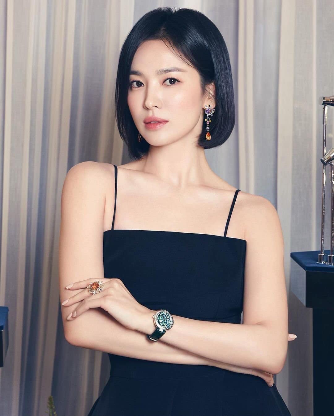 Song Hye Kyo rarely wears open clothes, but everyone is surprised with this masterpiece - Photo 2.
