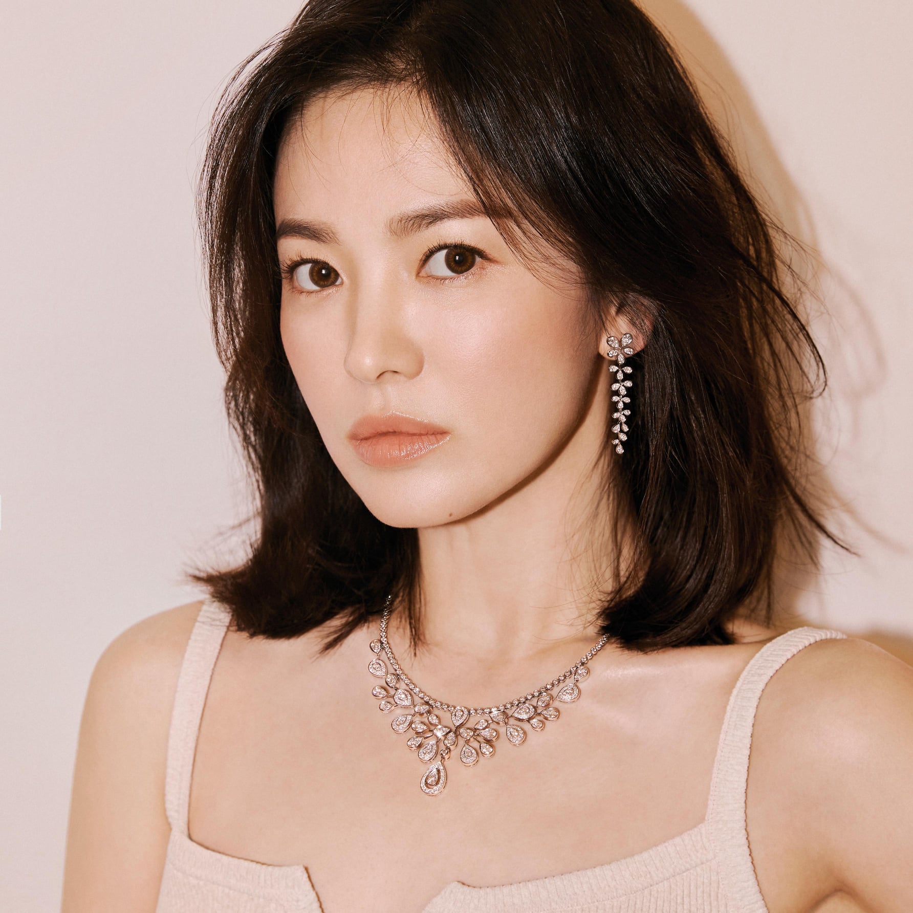 Song Hye Kyo rarely wears open clothes, but everyone is surprised with this masterpiece - Photo 5.