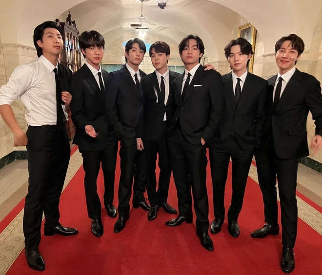 BTS with an impressive statement about inequality at the White House, surprised that the group's music can reach the world - Photo 5.