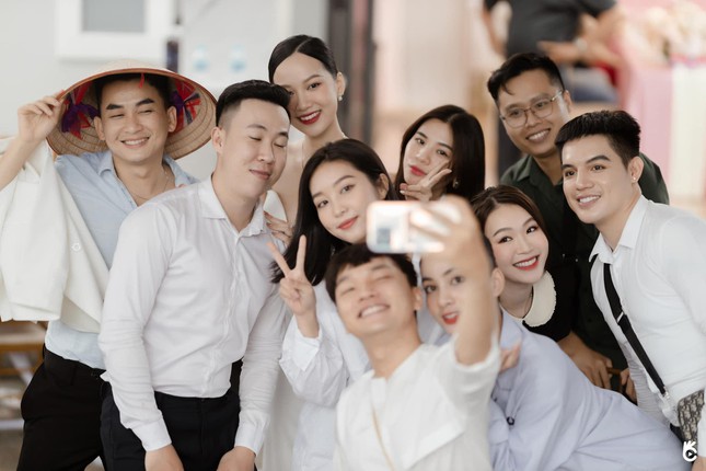 Dàn người đẹp Hoa hậu Việt Nam 2020 bê tráp trong đám hỏi của Top 5 Phạm Thị Phương Quỳnh - Ảnh 5.