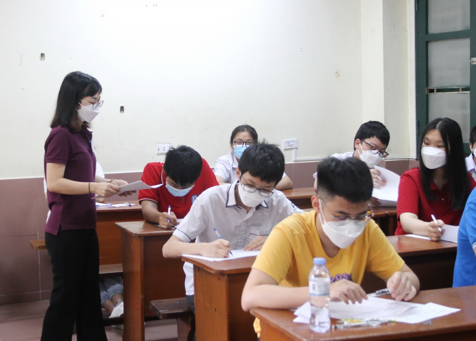 5479 contestants competed for 305 spots in class 10 of the hottest high school in Hanoi - Photo 2.