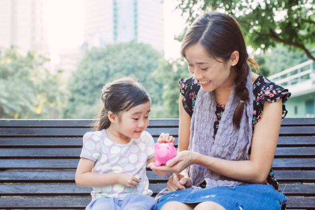Con hỏi: Nhà mình có giàu không?, câu trả lời của mẹ sẽ quyết định tương lai con, người thông minh phản ứng theo cách này - Ảnh 1.