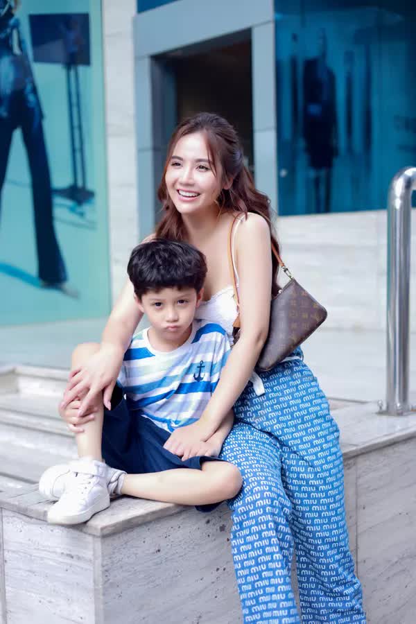 Van Trang's real-life son (Phan Minh Huyen) Loves a sunny day overshadowing his mother - Photo 3.