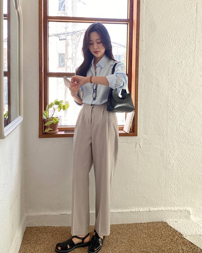Korean women prove that casual pants + sandals are the perfect formula to wear to the office - Photo 8.