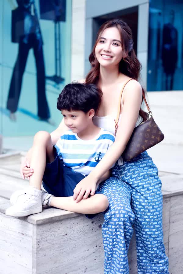 Van Trang's real-life son (Phan Minh Huyen) Loves a sunny day overshadowing his mother - Photo 9.