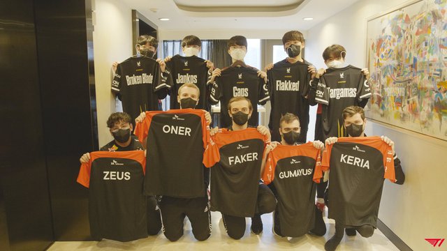 Jankos revealed that G2 did not bring enough uniforms to MSI 2022, had to take back the jerseys given to T1 - Photo 3.