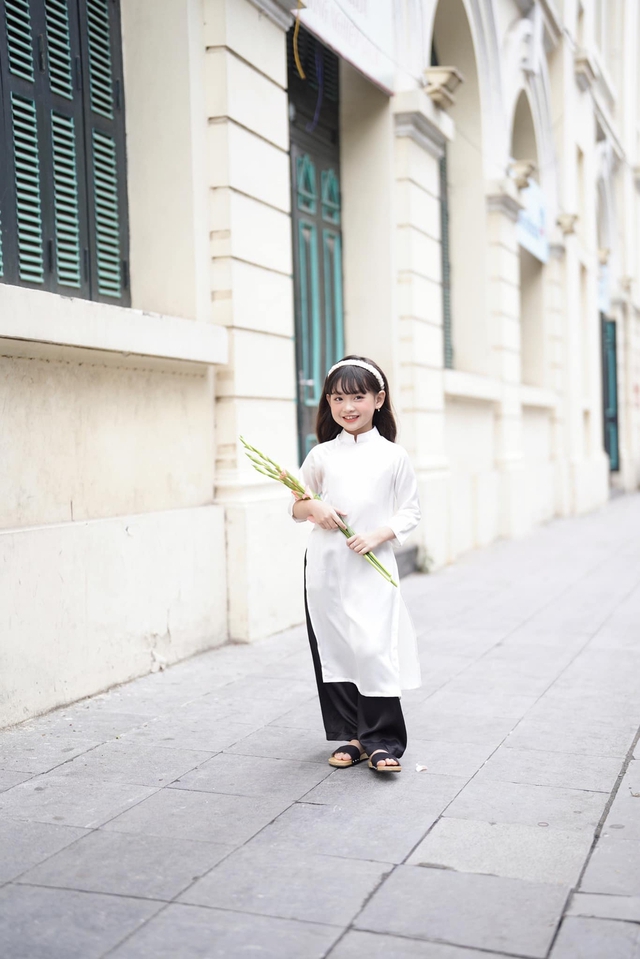 Vẻ ngo&agrave;i đ&aacute;ng y&ecirc;u, phong c&aacute;ch s&agrave;nh điệu của b&eacute; Quỳnh Chi - V&acirc;n V&acirc;n Thương Ng&agrave;y Nắng Về - Ảnh 18.