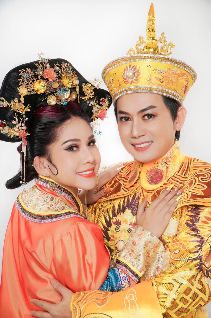 Danh hài Hoài Linh tái ngộ khán giả cải lương tuồng cổ - Ảnh 3. Danh hài Hoài Linh tái ngộ khán giả cải lương tuồng cổ - Ảnh 3.