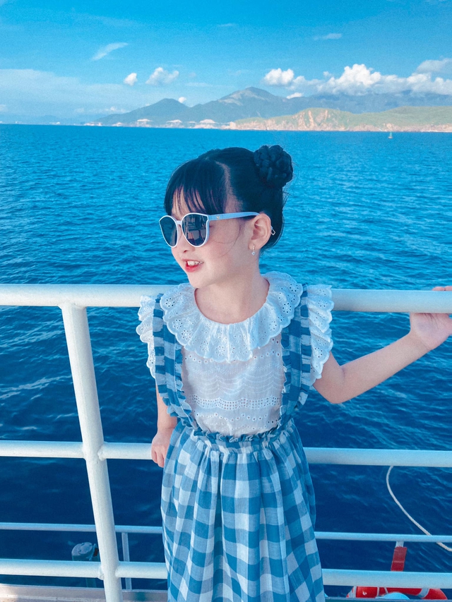 Vẻ ngo&agrave;i đ&aacute;ng y&ecirc;u, phong c&aacute;ch s&agrave;nh điệu của b&eacute; Quỳnh Chi - V&acirc;n V&acirc;n Thương Ng&agrave;y Nắng Về - Ảnh 13.