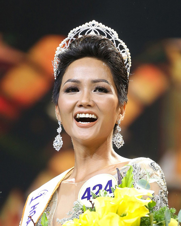 Hhen Niê: Hiện tượng Hoa hậu được khán giả yêu mến thoát nghèo mua xe, tặng nhà cho bố mẹ sau 5 năm đăng quang - Ảnh 2.