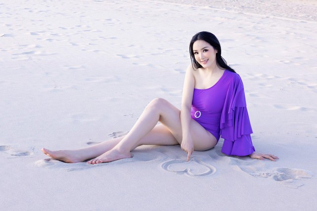Hoa hậu Đền Hùng Giáng My mặc áo tắm màu tím Huế, khoe dáng nóng bỏng ở tuổi 51 khiến fan trầm trồ - Ảnh 4.