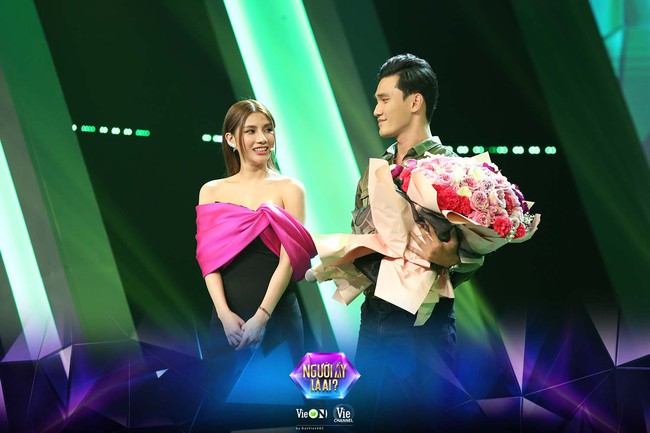 Nữ chính Người ấy là ai - Tuyết Kha nói gì sau khi chọn đúng Thông Hoàng, được khen quá đẹp đôi? - Ảnh 5. Nữ chính Người ấy là ai - Tuyết Kha nói gì sau khi chọn đúng Thông Hoàng, được khen quá đẹp đôi? - Ảnh 5.