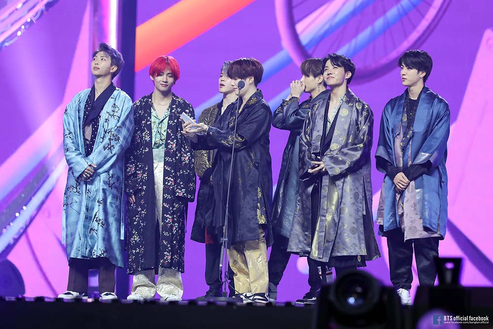 BTS đ&atilde; trải qua 9 m&ugrave;a sinh nhật v&agrave; ai mới l&agrave; người hạnh ph&uacute;c nhất, nhận được nhiều qu&agrave; nhất? - Ảnh 16.