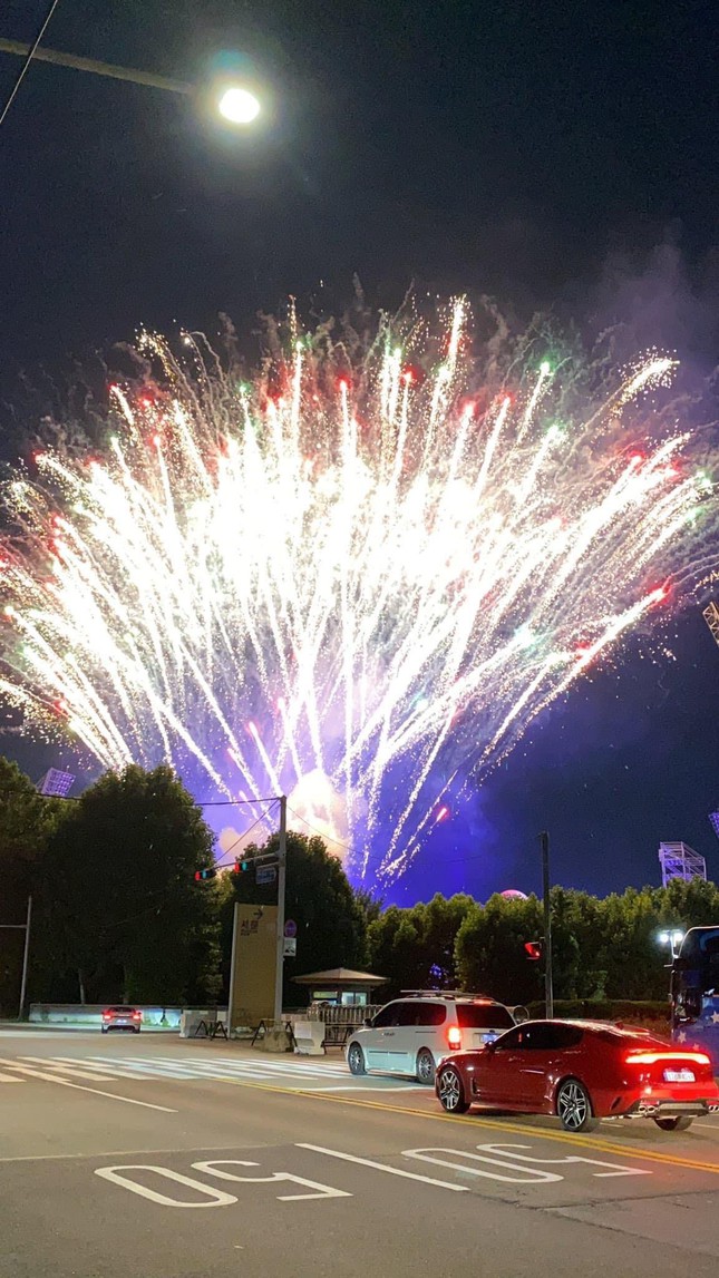 BTS đ&atilde; trải qua 9 m&ugrave;a sinh nhật v&agrave; ai mới l&agrave; người hạnh ph&uacute;c nhất, nhận được nhiều qu&agrave; nhất? - Ảnh 8.