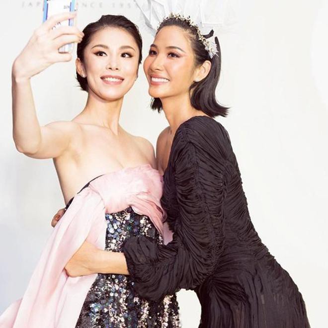 Những lần mỹ nhân Việt đọ sắc với các nàng hậu đình đám thế giới: Thuỳ Tiên, Đỗ Thị Hà nổi bần bật - Ảnh 20.