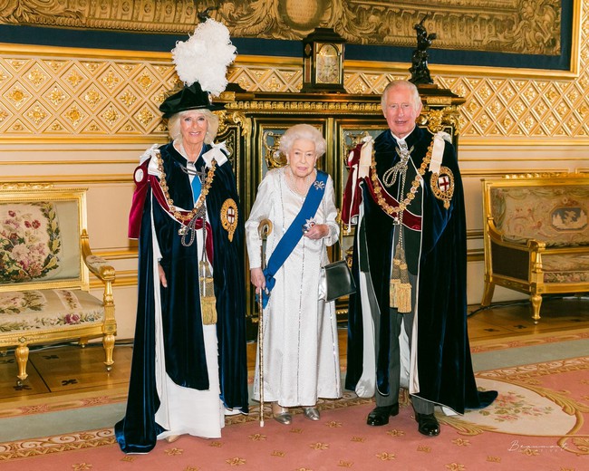 Công nương Kate thu hút truyền thông với diện mạo phá cách, Meghan cũng đăng ảnh mới không hề kém cạnh - Ảnh 3.