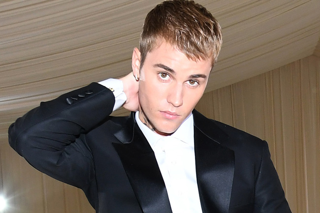 Bị liệt nửa mặt, Justin Bieber tiếp tục hoãn 2 show diễn - Ảnh 1.