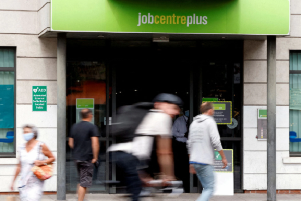 Tỷ lệ thất nghiệp ở Anh tăng lần đầu tiên kể từ cuối năm 2020 - Ảnh 1.
