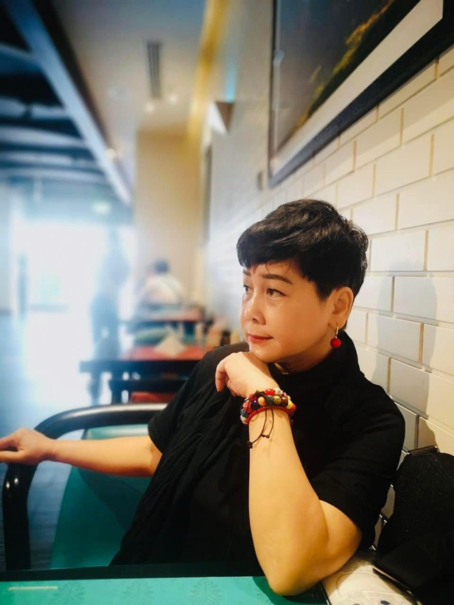 NSND Minh Hằng sau biến cố: Tôi vật lộn tự chăm sóc mình, cứ ngỡ sẽ phải ngồi xe lăn - Ảnh 2. NSND Minh Hằng sau biến cố: Tôi vật lộn tự chăm sóc mình, cứ ngỡ sẽ phải ngồi xe lăn - Ảnh 2.