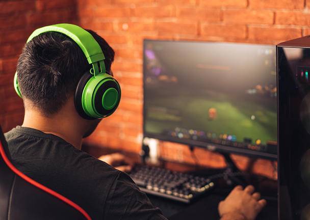 Hé lộ kích thước bàn tay lý tưởng của tuyển thủ Esports chuyên nghiệp, áp lực chịu đựng ngang vận động viên chạy marathon - Ảnh 1.