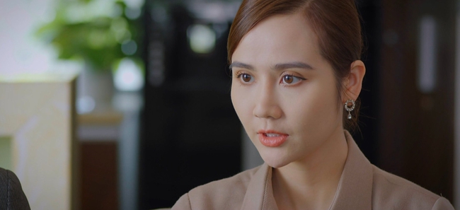 Thương ng&agrave;y nắng về: Lộ l&yacute; do Trang phải k&yacute; hợp đồng h&ocirc;n nh&acirc;n, bố Duy &acirc;m thầm điều tra th&acirc;n thế cực tinh vi - Ảnh 3.