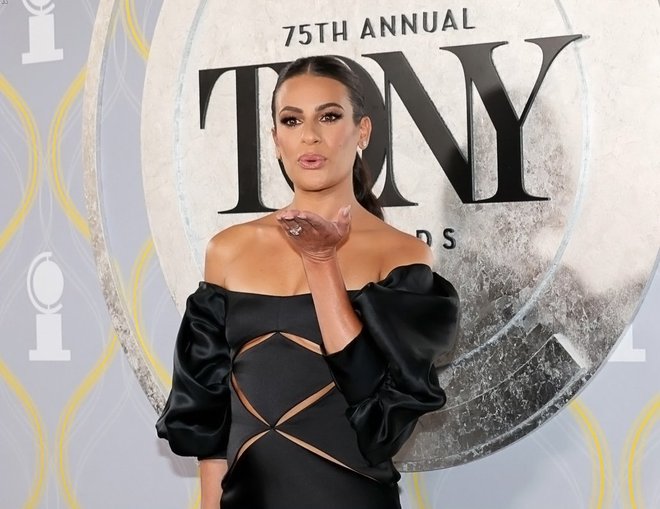 Hai mỹ nhân Hollywood toả sáng với đầm CONG TRI ở Tony Awards - Ảnh 3.