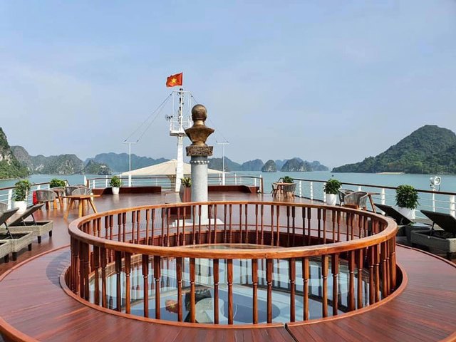 Du thuyền 5 sao của Việt Nam vừa nhận giải thưởng của TripAdvisor, hạ thuỷ từ cảm hứng vua tàu thuỷ Bạch Thái Bưởi, giá phòng từ 6 - 8,5 triệu đồng/đêm - Ảnh 3.