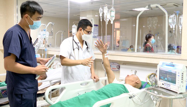 Sau 2 tiếng nghỉ trưa, người đ&agrave;n &ocirc;ng bất ngờ bị h&ocirc;n m&ecirc;, liệt nửa người - Ảnh 1.