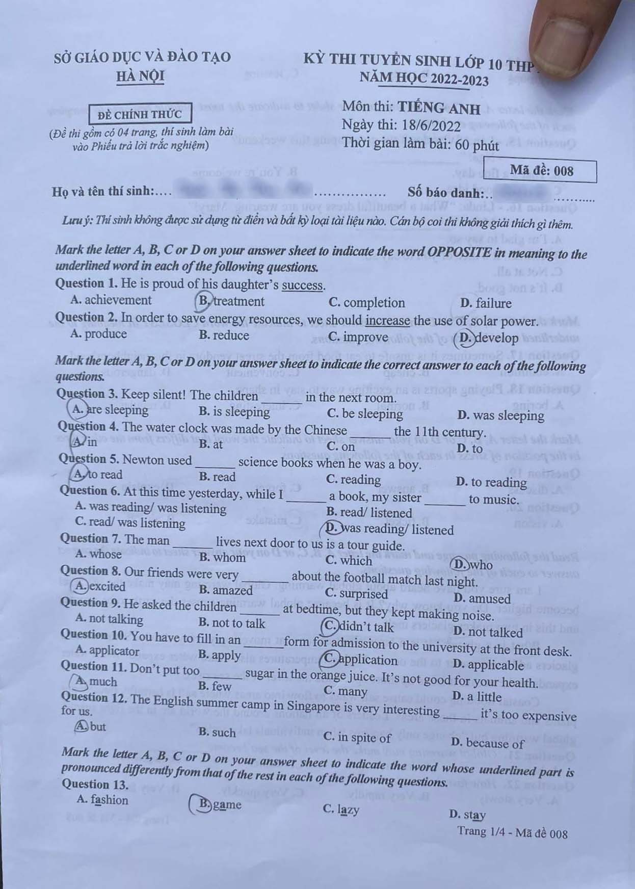 Đề tiếng Anh thi v&agrave;o lớp 10 tại H&agrave; Nội ra sao m&agrave; nhiều th&iacute; sinh tự tin kh&ocirc;ng được điểm 10 hơi ph&iacute;? - Ảnh 2.