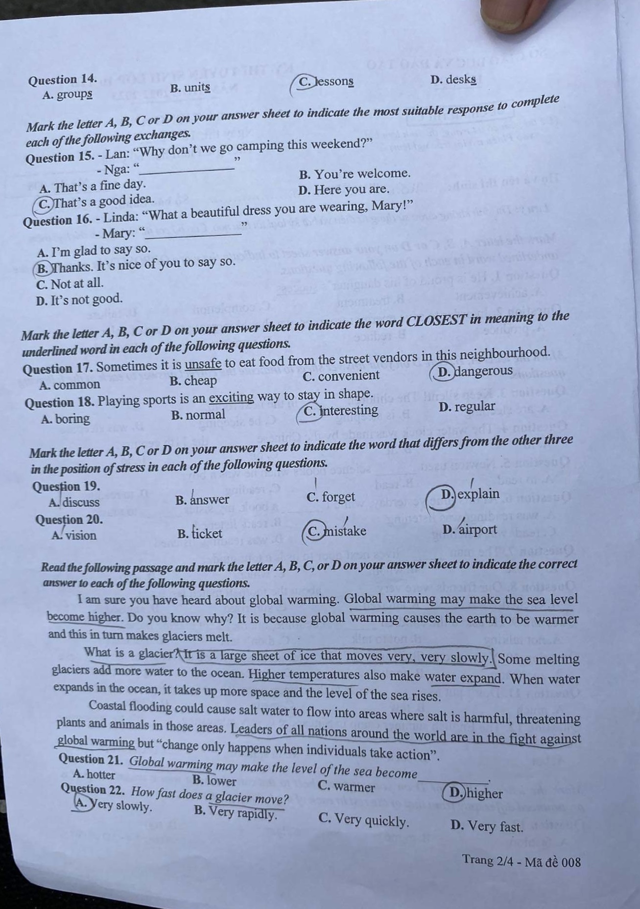 Đề tiếng Anh thi v&agrave;o lớp 10 tại H&agrave; Nội ra sao m&agrave; nhiều th&iacute; sinh tự tin kh&ocirc;ng được điểm 10 hơi ph&iacute;? - Ảnh 3.