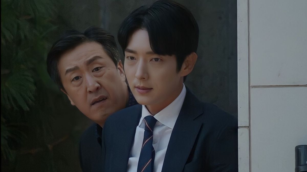 Không thể ngờ diễn viên này lại thuộc lứa 8x: Cứ đóng cùng dàn nam thần ngang tuổi là nhìn như... bố con - Ảnh 1. Không thể ngờ diễn viên này lại thuộc lứa 8x: Cứ đóng cùng dàn nam thần ngang tuổi là nhìn như... bố con - Ảnh 1.