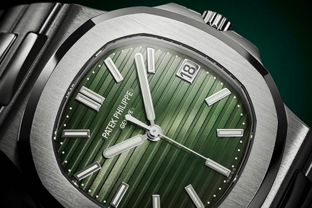 Patek Philippe Nautilus xanh lục được bán lại cao hơn 13 lần giá gốc - Ảnh 1.