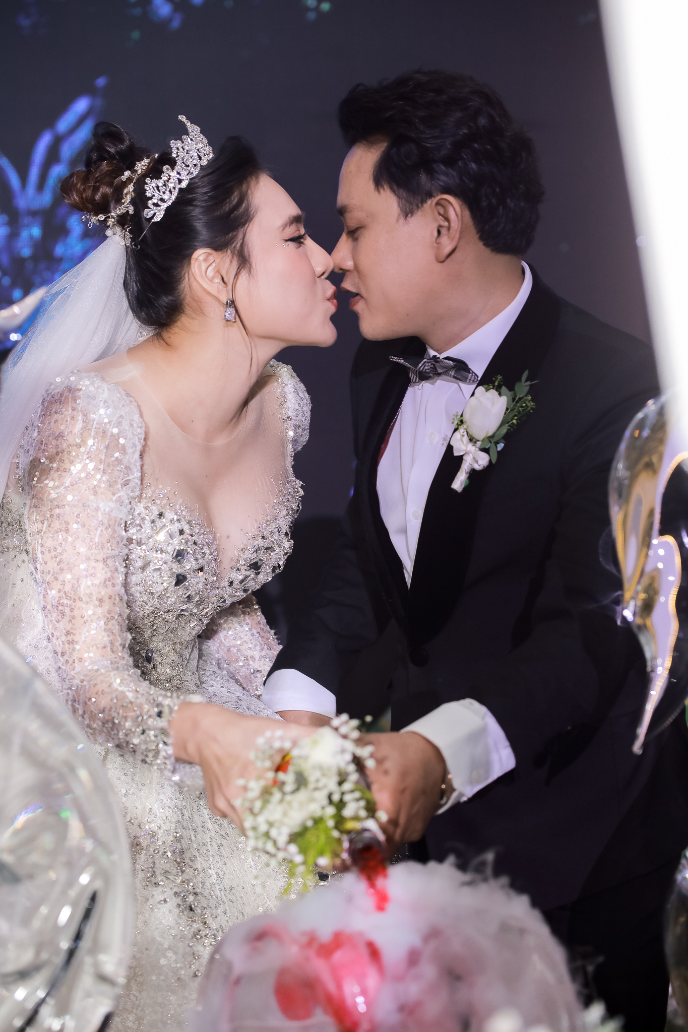 Đ&aacute;m cưới Hồ B&iacute;ch Tr&acirc;m tại TP.HCM: C&ocirc; d&acirc;u ch&uacute; rể t&igrave;nh tứ, Puka - vợ chồng Phương Trinh Jolie v&agrave; d&agrave;n sao quy tụ!  - Ảnh 23.