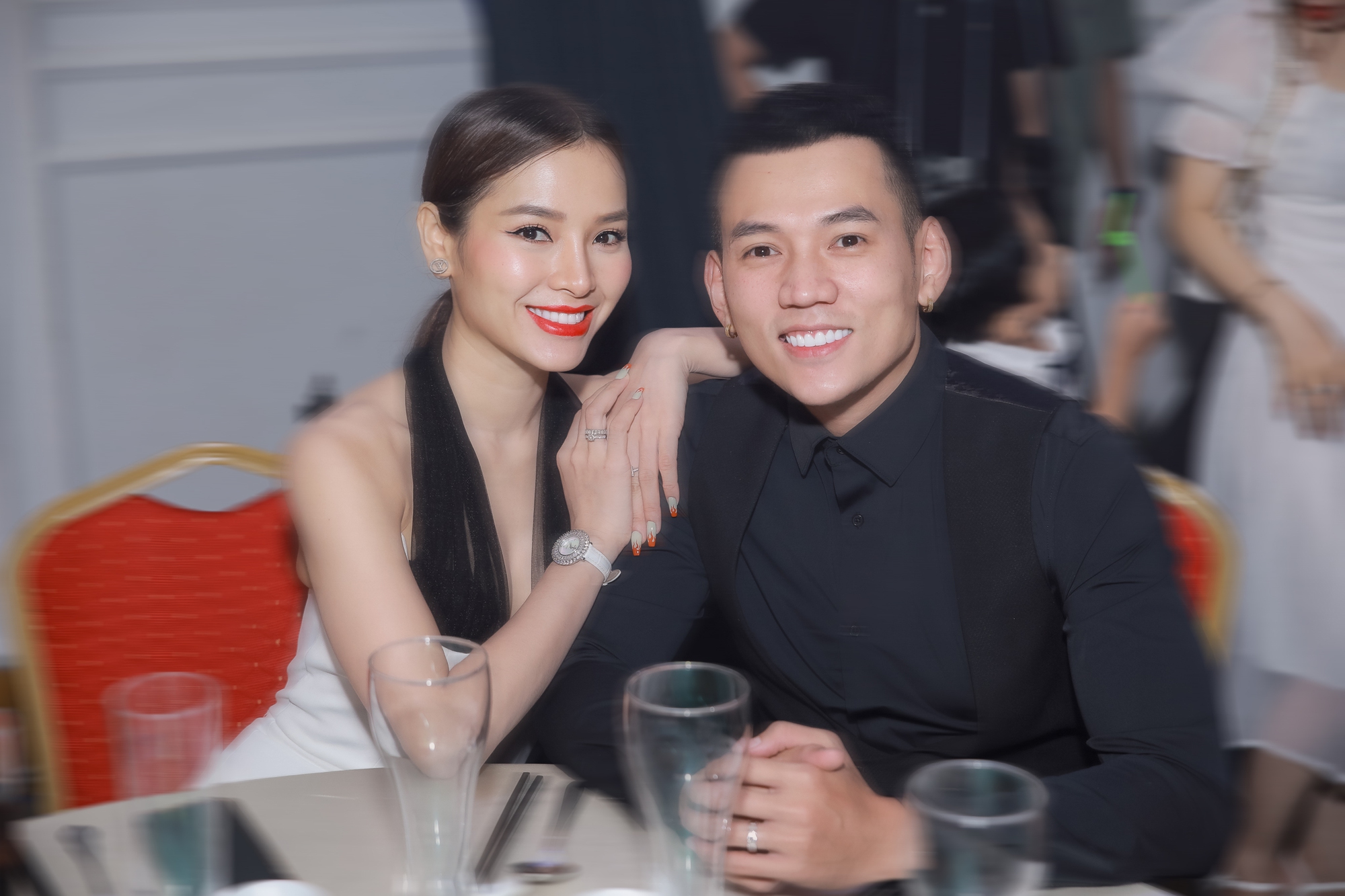 Đ&aacute;m cưới Hồ B&iacute;ch Tr&acirc;m tại TP.HCM: C&ocirc; d&acirc;u ch&uacute; rể t&igrave;nh tứ, Puka - vợ chồng Phương Trinh Jolie v&agrave; d&agrave;n sao quy tụ!  - Ảnh 6.