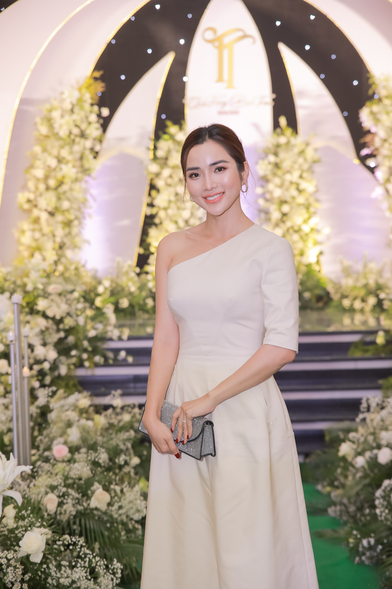 Đ&aacute;m cưới Hồ B&iacute;ch Tr&acirc;m tại TP.HCM: C&ocirc; d&acirc;u ch&uacute; rể t&igrave;nh tứ, Puka - vợ chồng Phương Trinh Jolie v&agrave; d&agrave;n sao quy tụ!  - Ảnh 13.