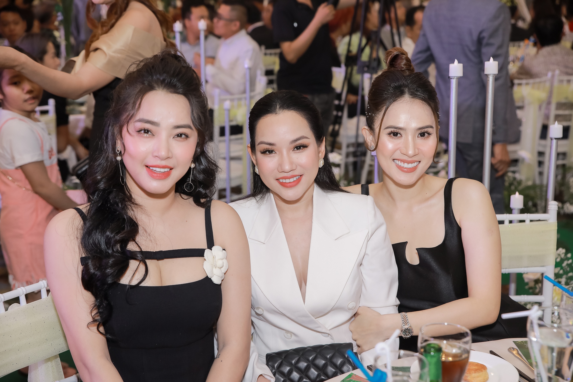 Đ&aacute;m cưới Hồ B&iacute;ch Tr&acirc;m tại TP.HCM: C&ocirc; d&acirc;u ch&uacute; rể t&igrave;nh tứ, Puka - vợ chồng Phương Trinh Jolie v&agrave; d&agrave;n sao quy tụ!  - Ảnh 9.