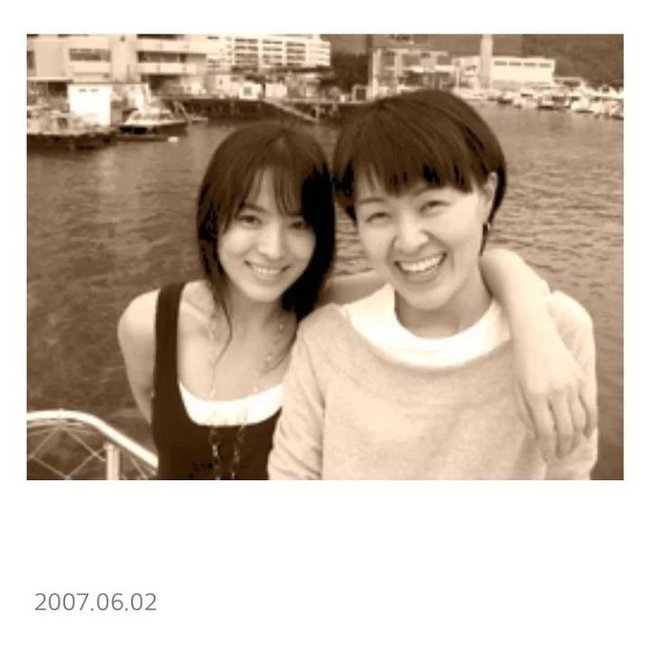 Bạn thân bất ngờ công khai ảnh cũ của Song Hye Kyo, nhan sắc lại trở thành chủ đề nóng - Ảnh 3.