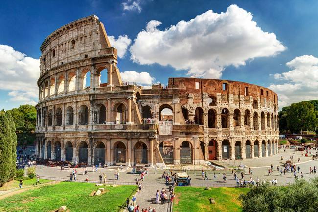 Lý do Đấu trường La Mã bị khuyết mất một phần, dù hỏng hóc vẫn sừng sững với thời gian, thu hút hàng triệu khách tham quan mỗi năm - Ảnh 1.