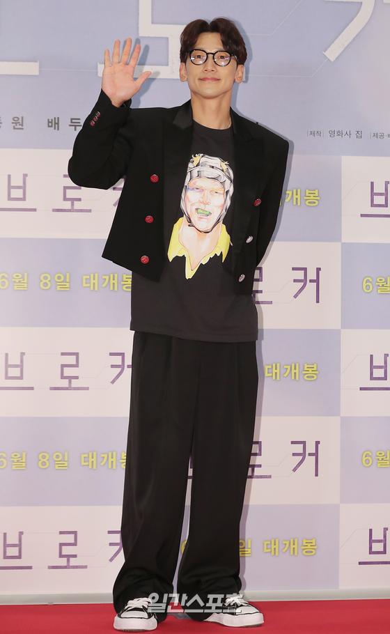 Press conference on the red carpet, gathering 30 A-list stars: Kang Dong Won and V (BTS) dominated the obese Lee Min Ho, IU invited BLACKPINK and the top beauties to attend - Photo 12.