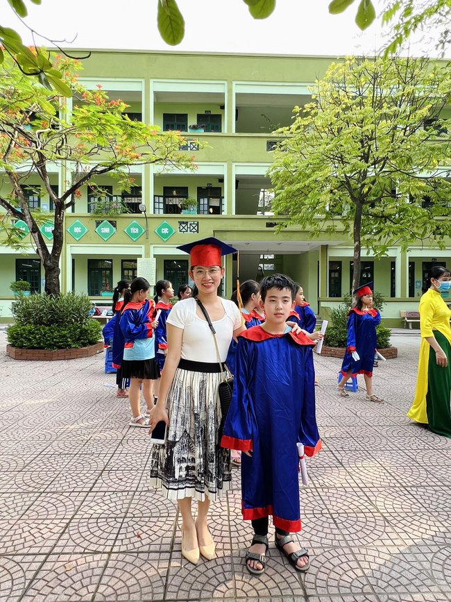 Con không đi học TIỀN LỚP 1, không HỌC THÊM, bị chê chữ xấu và chậm chạp, cách xử lý của bà mẹ ở Hà Nội khiến ai nấy bất ngờ - Ảnh 2.